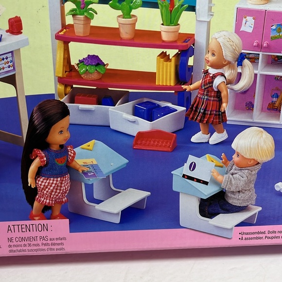 Barbie Classroom Playset Fun Learning at Kelly's Preschool 2002 #67427 - Picture 3 of 11